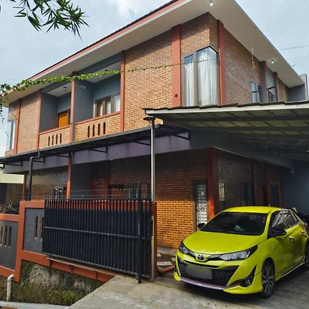 Bajorah Homestay Lembang Εξωτερικό φωτογραφία